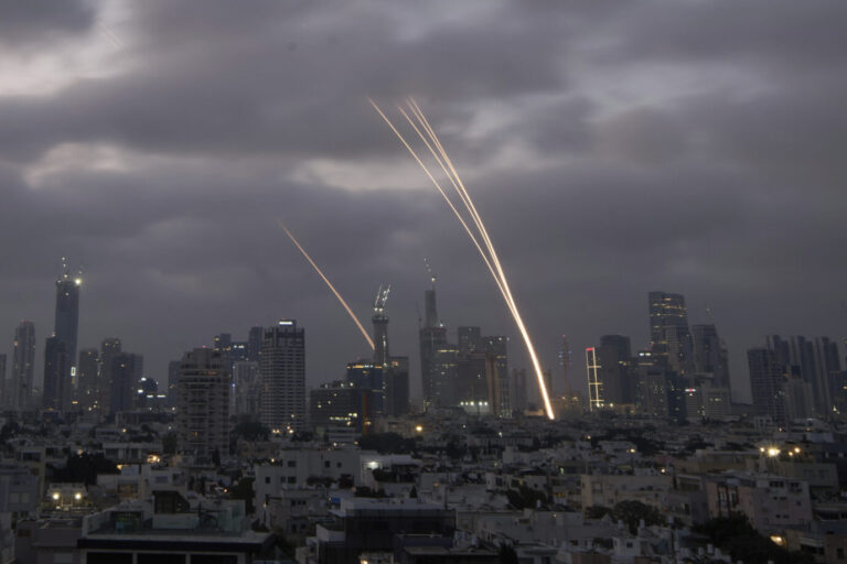 Das israelische Raketenabwehrsystem in Aktion gegen iranische Raketen.