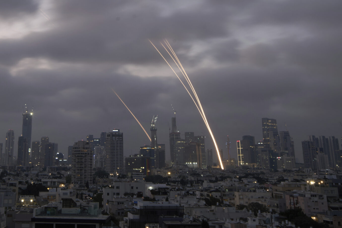 Das israelische Raketenabwehrsystem in Aktion gegen iranische Raketen.