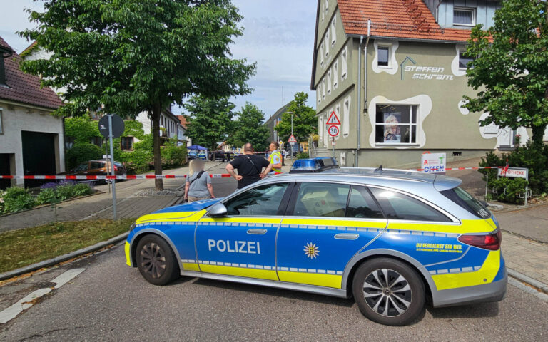 Der Afghane wollte nicht mit den Polizisten mitkommen, zückte stattdessen ein Messer. Die Beamten konnten den Angreifer nur mit Schußwaffengebrauch stoppen. Foto: picture alliance/dpa | Andreas Rosar
