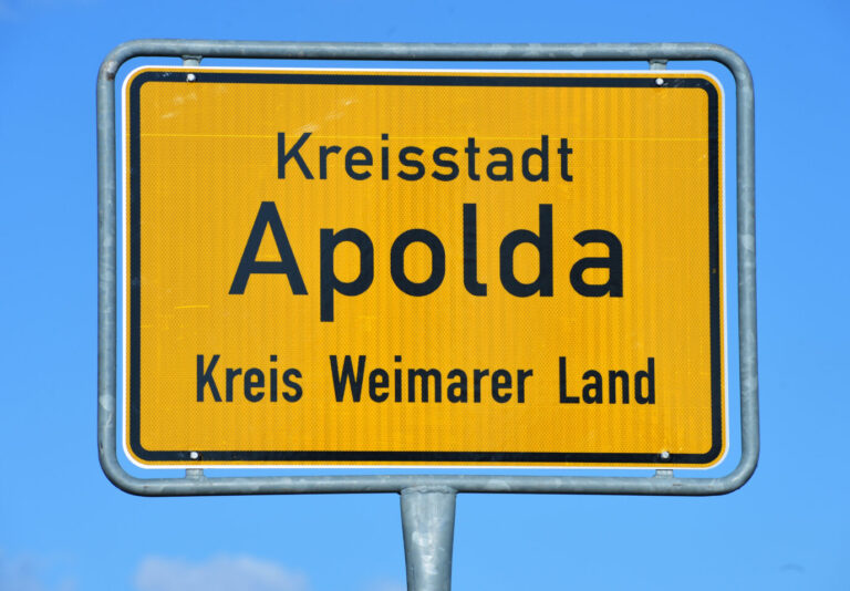 In der thüringischen Kreisstadt Apolda konnte ein als gefährlich eingestufter Migrant einen Rentner niederstechen.