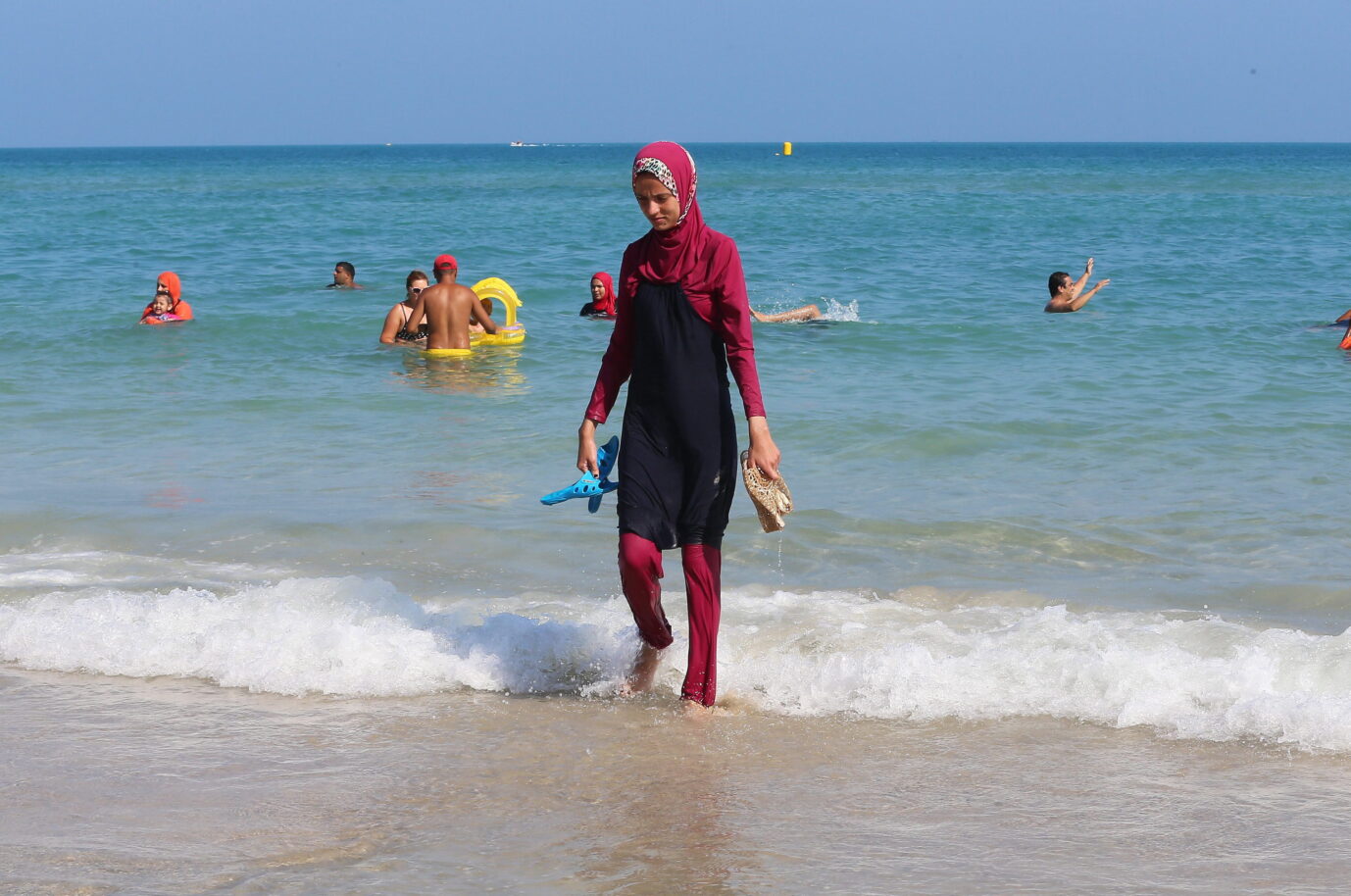 In Syrien sollen Frauen am Strand nun Burkini oder ähnliches tragen (Symbolbild).