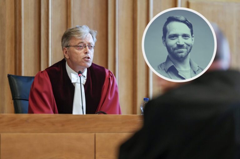 Ingo Kraft (l), Vorsitzender Richter des 6. Revisionssenats, verkündet das Urteil vor dem Bundesverwaltungsgericht in Leipzig. Das rechtsextreme Magazin «Compact» kann weiter erscheinen. Das Bundesverwaltungsgericht in Leipzig hat das Verbot aufgehoben, das die damalige Bundesinnenministerin Faeser (SPD) im Sommer 2024 erlassen hatte.
