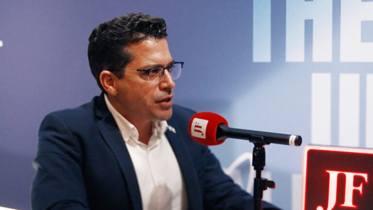 Israels Minister für Diaspora, Amichai Chikli, im Gespräch mit der JUNGEN FREIHEIT während der CPAC in Budapest. Foto: JF