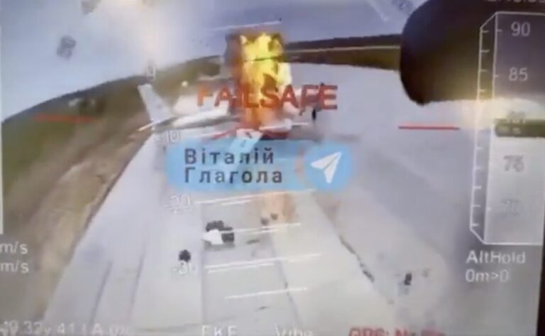 Drohnenaufnahme des ukrainischen Angriffs auf Bomber in Rußland