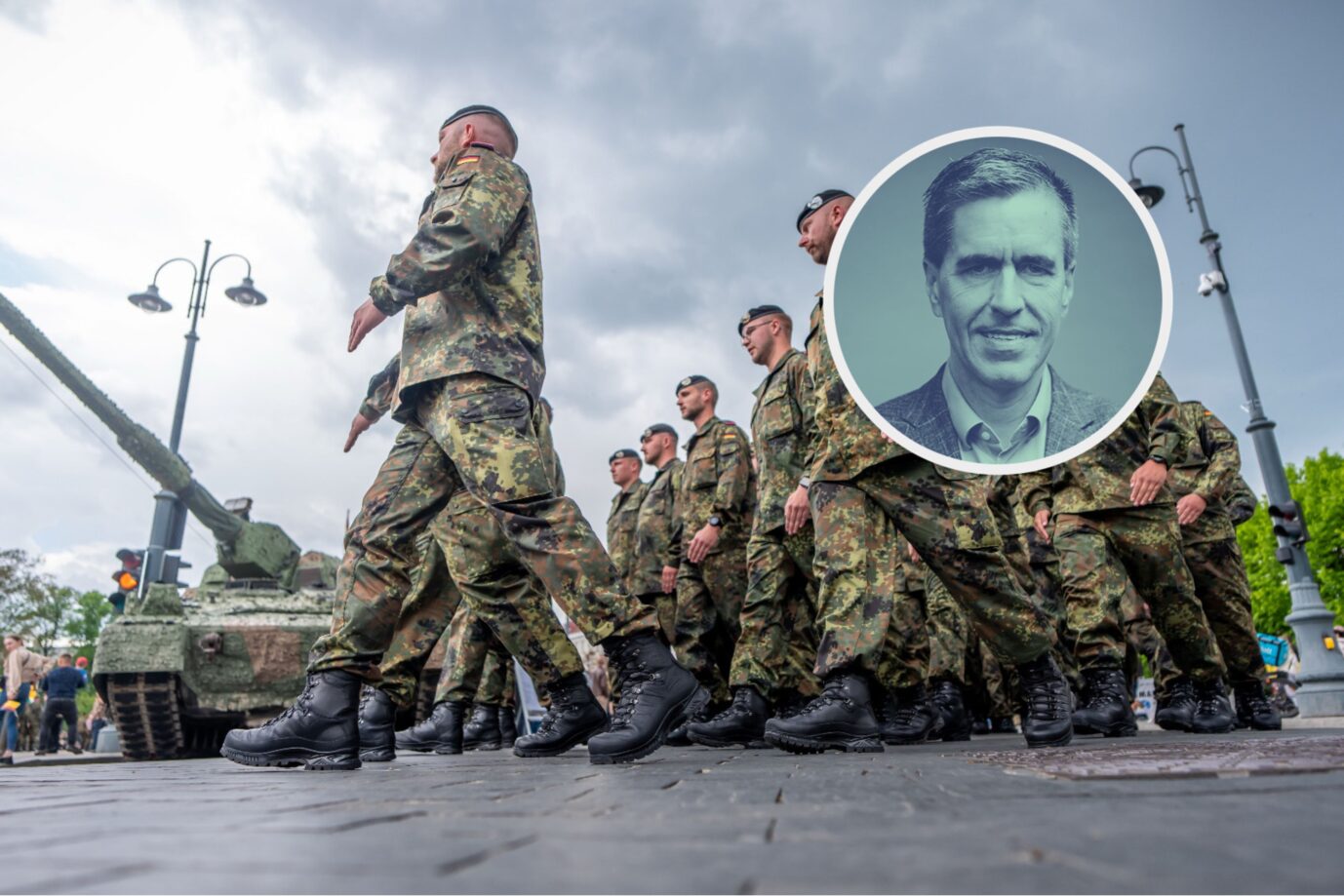 Bundeswehrsoldaten kommen zum Aufstellungsappell der Panzerbrigade 45 in der litauischen Hauptstadt. Bundeskanzler Merz und Verteidigungsminister Pistorirus nehmen am feierlichen Aufstellungsappell teil. Die Panzerbrigade 45 der Bundeswehr ist dauerhaft in Litauen stationiert und soll die Ostflanke der NATO unterstutzen.