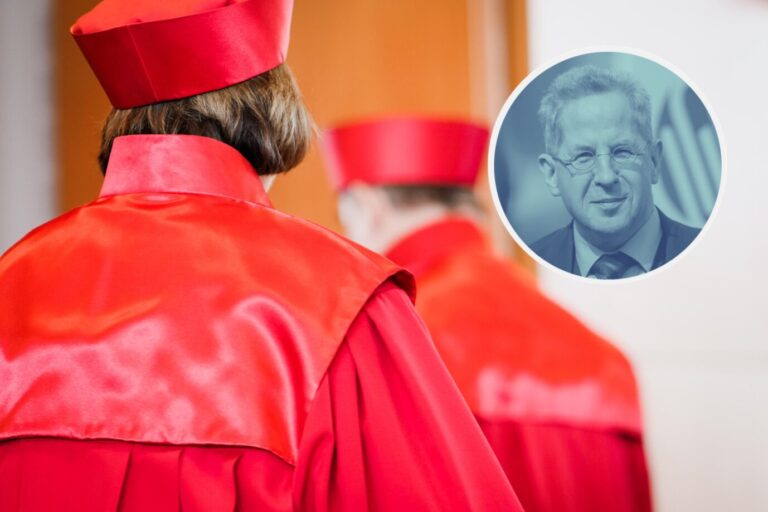 Die Richter des Bundesverfassungsgerichts vor einer Verhandlung: Viele Juristen sind mit Migrationslobbyisten eng verwickelt. (Themenbild)