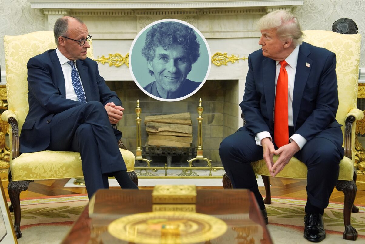 Bundeskanzler Friedrich Merz (CDU) (l.) spricht mit US-Präsident Donald Trump im Oval Office.
