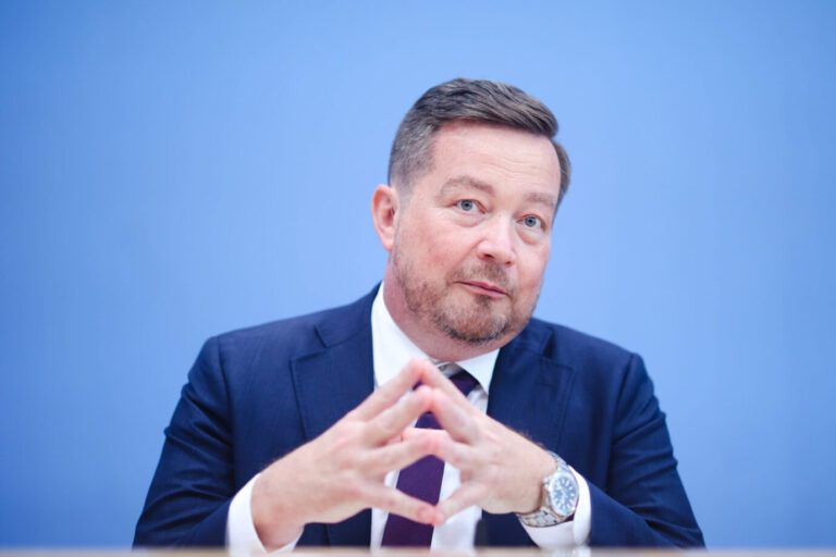 Polizeibeauftragter des Bundestages. Uli Grötsch gegen AfD-Mitglieder bei der Polizei