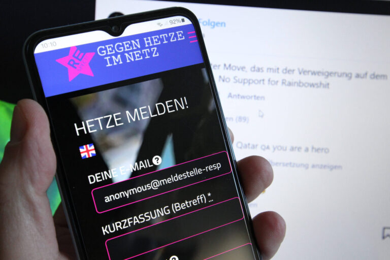 Auf einem Smartphone wurde die Website der Meldestelle REspect aufgerufen. Dahinter wurde auf einem Laptop Instagram aufgerufen. Dort fordert ein User in einem Kommentar, die Queer-Bewegung nicht zu unterstützen. Unter anderem auf REspect können nun sogenannte Trusted Flagger Inhalte in Sozialen Medien melden, die gegen die Richtlinien verstoßen. Das Projekt untersteht der Bundesnetzagentur. Symbolbild/Symbolfoto Trusted Flagger. Schnelsen Hamburg *** The website of the REspect reporting center was accessed on a smartphone Behind it, Instagram was accessed on a laptop There, a user calls in a comment not to support the queer movement On REspect, among others, so-called trusted flaggers can now report content in social media that violates the guidelines Symbolic image Symbolic p