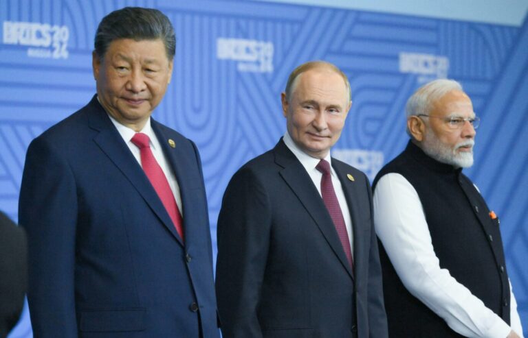 Putin neben Xi und Modi beim BRICS-Summit. Rußland orientiert sich wirtschaftlich nach Osten.