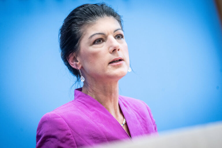 News Bilder des Tages Bundespressekonferenz in Berlin - Wahlnachlese zur Bundestagswahl 2025 - BSW - Bündnis Sahra Wagenknecht - Parteivorsitzende Sahra WagenknechtBundespressekonferenz in Berlin - Wahlnachlese zur Bundestagswahl 2025 - BSW - Bündnis Sahra Wagenknecht - Parteivorsitzende Sahra Wagenknecht, Berlin Berlin Deutschland Haus der Bundespressekonferenz *** Federal Press Conference in Berlin Election Review of the 2025 Bundestag Election BSW Alliance Sahra Wagenknecht Party Chairwoman Sahra Wagenknecht Federal Press Conference in Berlin Election Review of the 2025 Bundestag Election BSW Alliance Sahra Wagenknecht Party Chairwoman Sahra Wagenknecht, Berlin Berlin Germany House of the Federal Press Conference