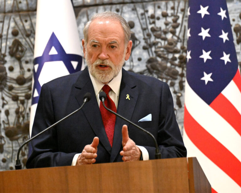 Palästinenser. Macht sich in Frankreich keine Freunde: US-Botschafter in Israel, Mike Huckabee. Foto: IMAGO / UPI Photo