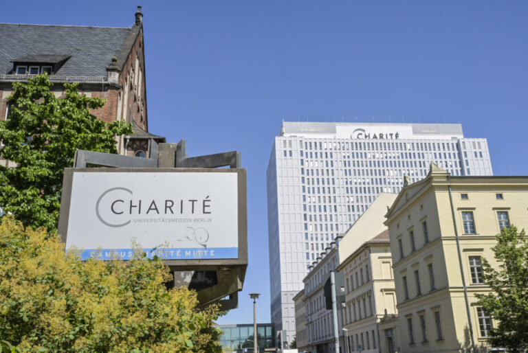 Strenge islamische Regeln und Geschlechtertrennung herrschen bisweilen auch in der Berliner Charité. Bild: IMAGO / Joko