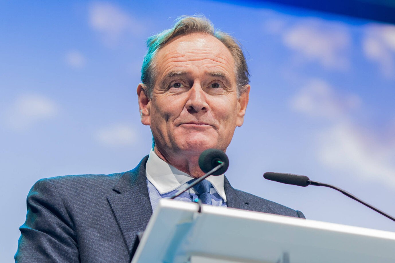 Städtetagpräsident Jung bei einer Rede. Er verlangt mehr Mittel aus den Sondervermögen.