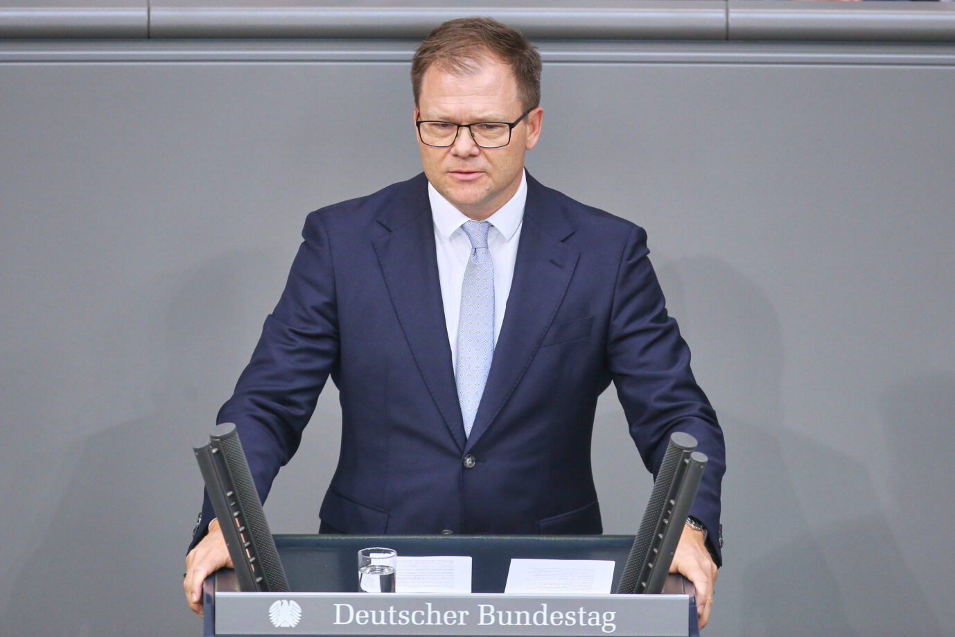 Berlin, Deutschland, 06.06.2025: Deutscher Bundestag: 11. Bundestagssitzung: Bundesminister für Umwelt, Klimaschutz, Naturschutz und nukleare Sicherheit Carsten Schneider SPD. Er will am Heizungsgesetz festhalten. *** Berlin, Germany, 06 06 2025 German Bundestag 11 Bundestag session Federal Minister for the Environment, Climate Protection, Nature Conservation and Nuclear Safety Carsten Schneider SPD Copyright: xdtsxNachrichtenagenturx dts_70605
