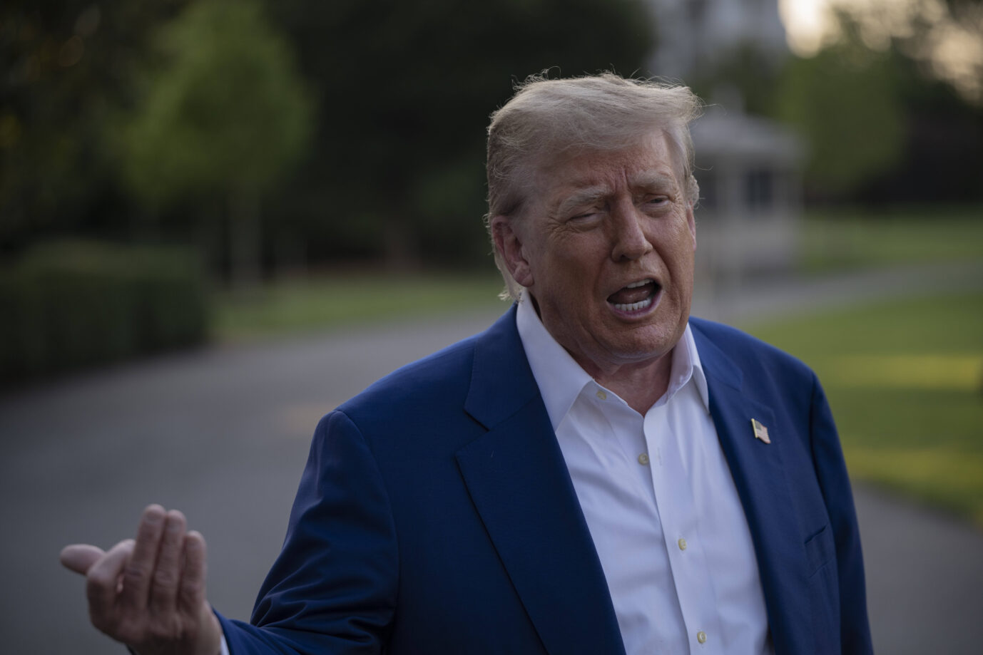 Donald Trump schimpft über Israel vor dem Abflug zum Nato-Gipfel.