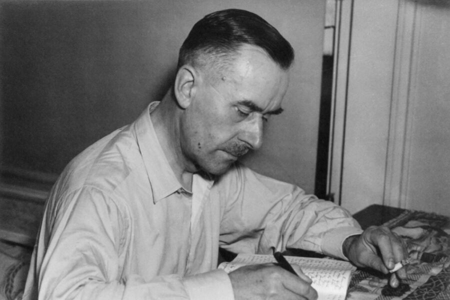 Thomas Mann an seinem Schreibtisch um 1930. (Themenbild/Archivbild)