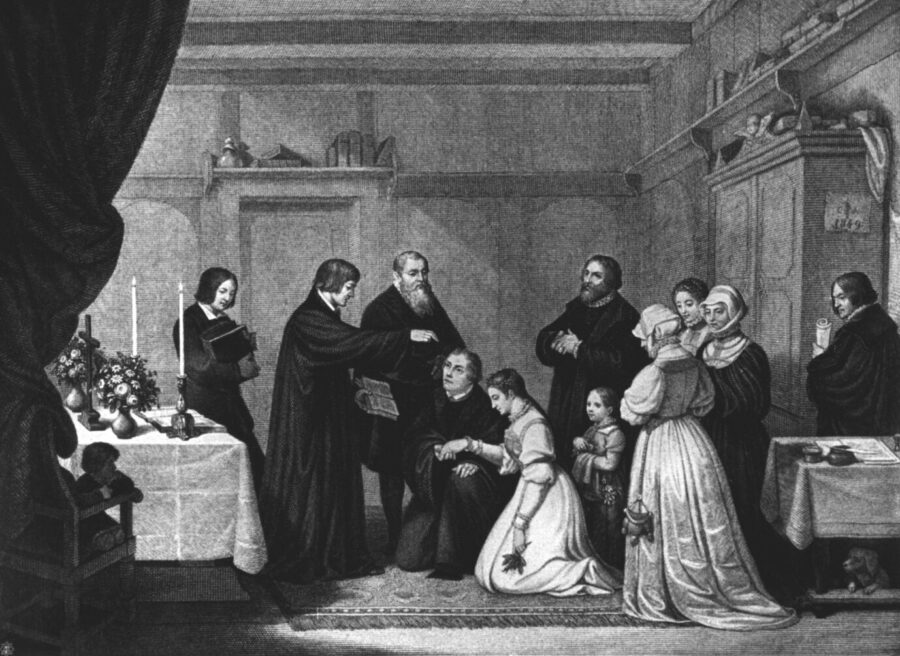 Der Reformator Martin Luther und die ehemalige Nonne Katharina von Bora während ihrer Hochzeit am 13. Juni 1525 in Wittenberg (nach einer Arbeit von C.A. Schwerdgeburth).