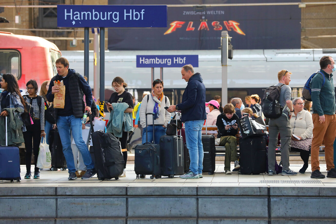 Wer mit der Deutschen Bahn reist, braucht viel Geduld, denn das Unternehmen hat viele Probleme (Symbolbild).
