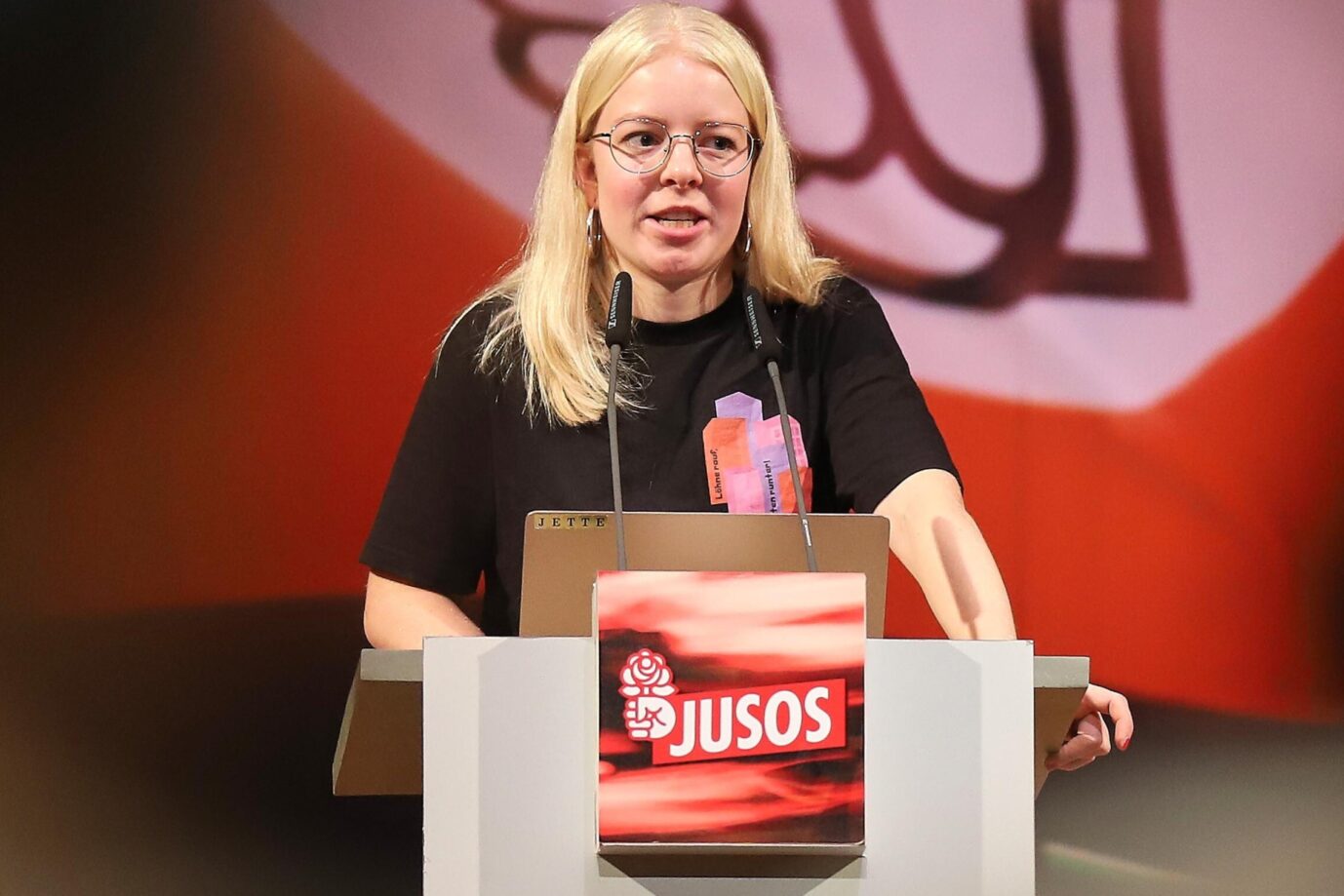 Waffen gegen die AfD? Grüne-Jugend-Sprecherin Jette Nietzard bei einem Aufritt bei den Jusos.
