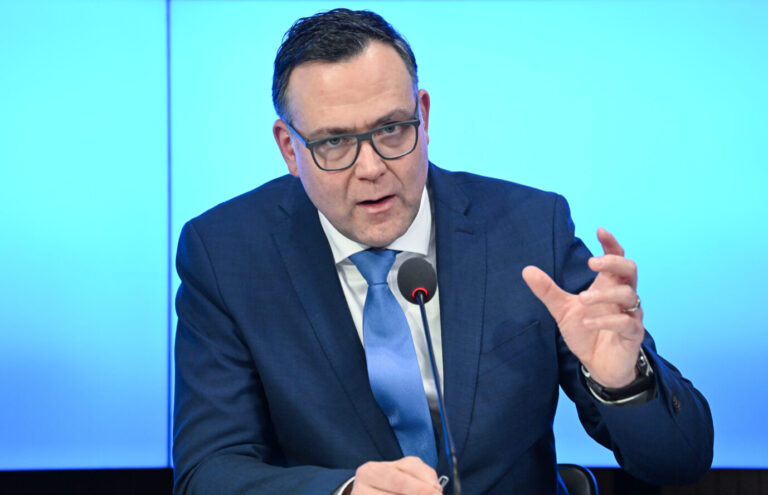 Baden-Württembergs Justiz-Staatssekretär Siegfried Lorek: Wir vertrauen darauf, daß die neue Bundesregierung künftig Abschiebungen nach Syrien ermöglicht“/syrische Staatsbürger