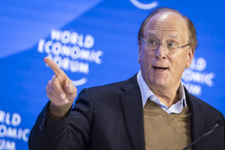 BlackRock-Chef Larry Fink gibt mit dem Finanzverwalter auch der Politik Vorgaben.