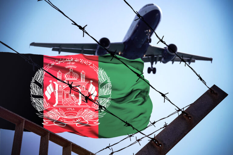 Zum ersten Mal läßt die neue Regierung kriminelle Afghanen abschieben.