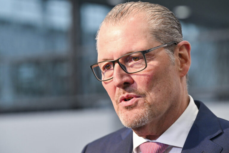 Arbeitgeberpräsident Rainer Dulger kritisiert die immer höheren Ausgaben für Soziales und die dadurch steigenden Lohnabzüge.