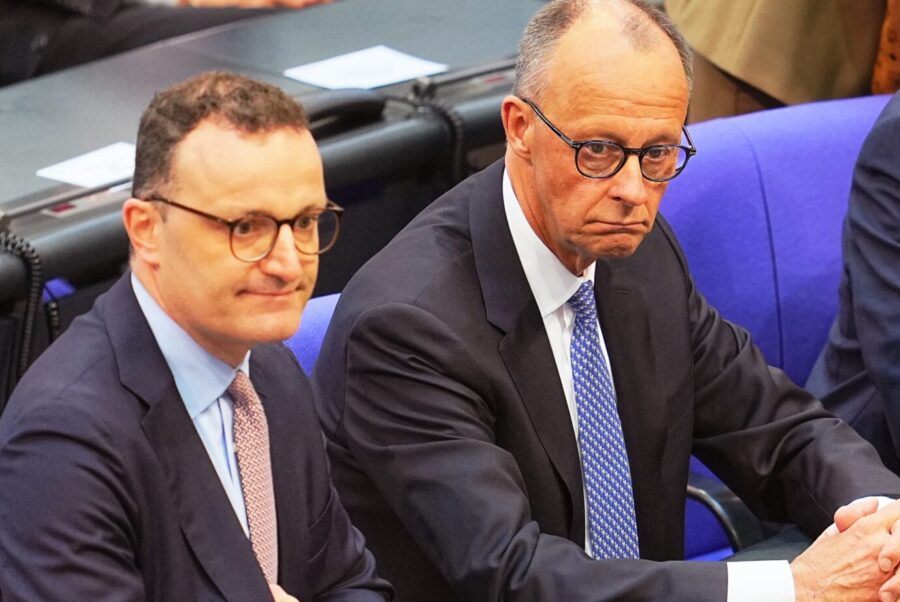 Halten zusammen: Bundeskanzler Friedrich Merz und sein Fraktionschef Jens Spahn.