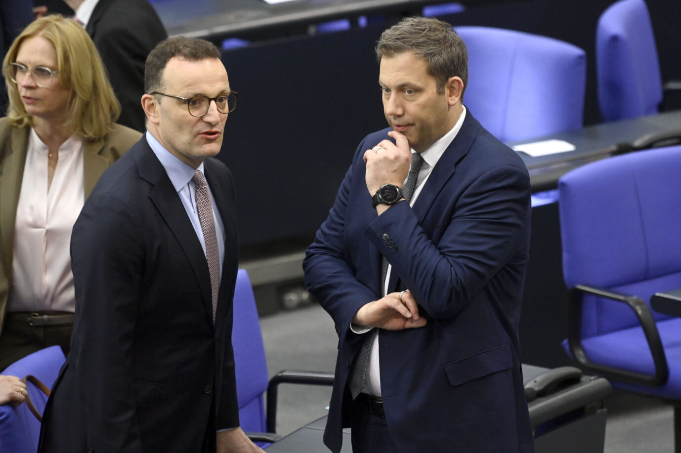Jens Spahn und Lars Klingbeil in der 2. Sitzung des 21. Deutschen Bundestages im Reichstagsgebäude. Es gibt aktuell Ärger zwischen Union und SPD. Berlin, 06.05.2025