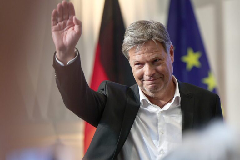 Der Grünen-Politiker Robert Habeck verabschiedet sich beruflich aus Deutschland.