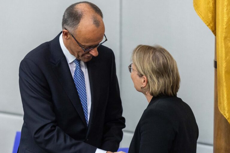 Zwei Mütter: Bundeskanzler Friedrich Merz mit Justizministerin Stefanie Hubig nach der Vereidigung im Bundestag.