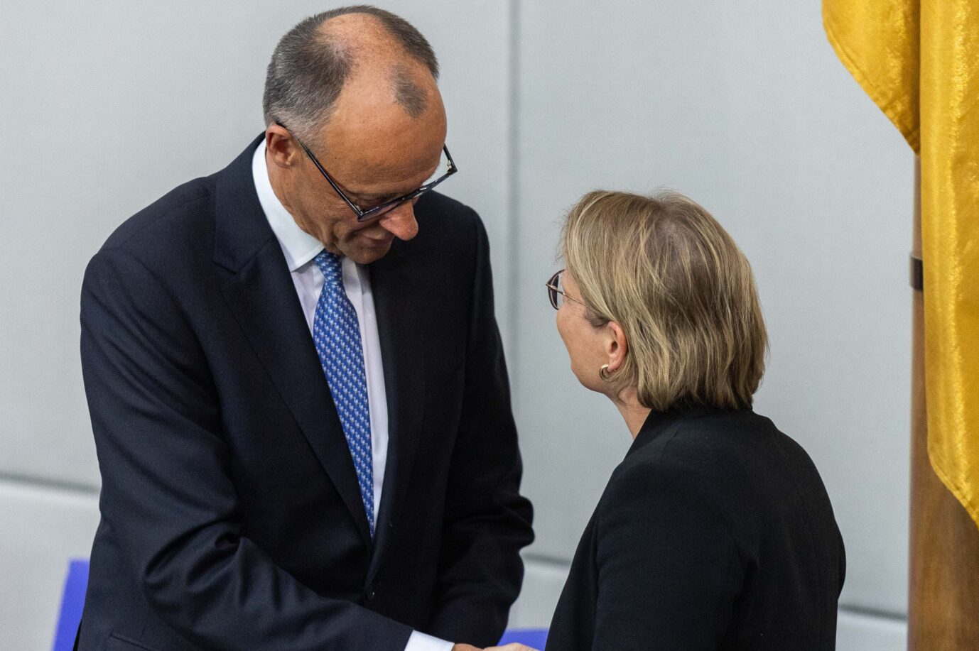 Zwei Mütter: Bundeskanzler Friedrich Merz mit Justizministerin Stefanie Hubig nach der Vereidigung im Bundestag.