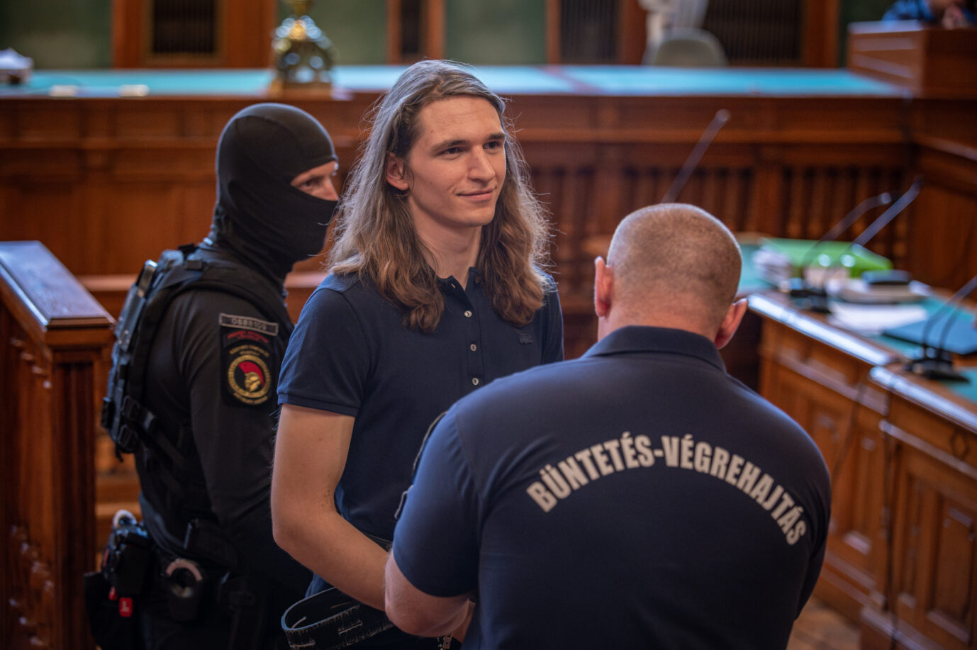 Mutmaßlicher Linksterrorist vor Gericht: Pfarrer zeigen Solidarität. Foto: picture alliance / ZUMAPRESS.com | Daniel Alfoldi