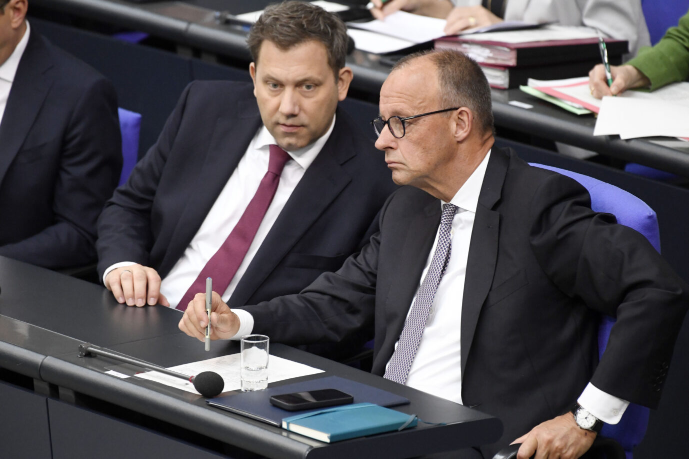 Können SPD-Chef Lars Klingbeil und Kanzler Friedrich Merz (CDU) den Streit um die Stromsteuer wieder einfangen?