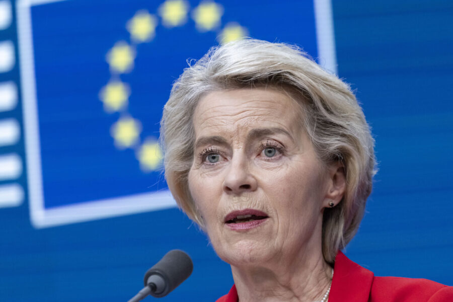 Wird ihr Corona mit Verspätung zum politischen Verhängnis? EU-Kommissionspräsidentin Ursula von der Leyen (CDU). Foto: picture alliance / NurPhoto | Nicolas Economou