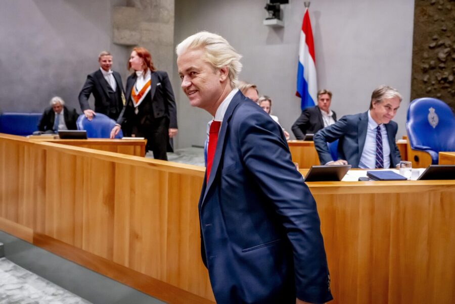 Geert Wilders freut sich am Donnerstagabend über den Abstimmungssieg im niederländischen Parlament zur Asylverschärfung.