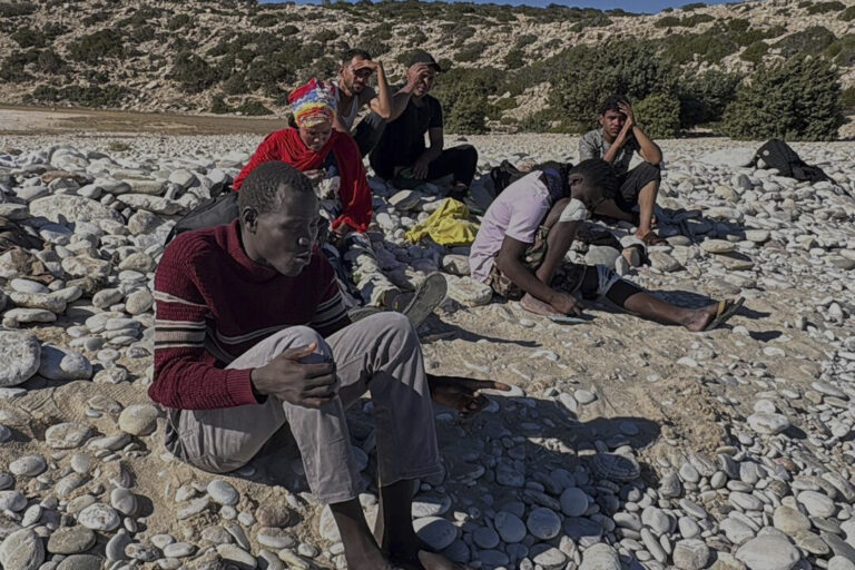 Eine große Mehrheit der Migranten kommt aus Afrika. Die Bürgermeisterin der griechischen Insel Gavdos ist verzweifelt. Foto: picture alliance / ASSOCIATED PRESS | Elena Becatoros