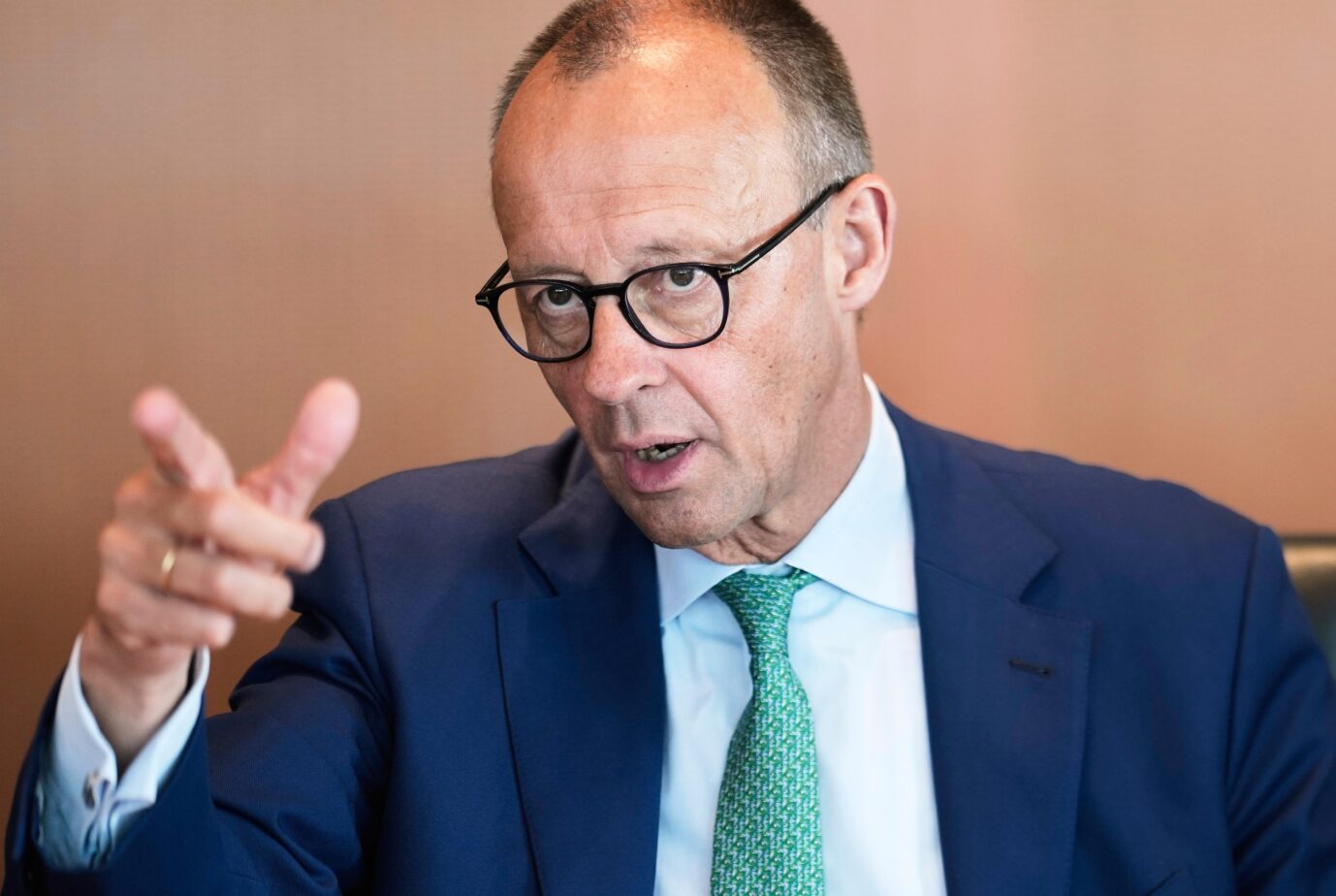 Bundeskanzler Friedrich Merz, hier bei der Kabinettsitzung am Mittwochen, hat die Deutschen bisher enttäuscht.