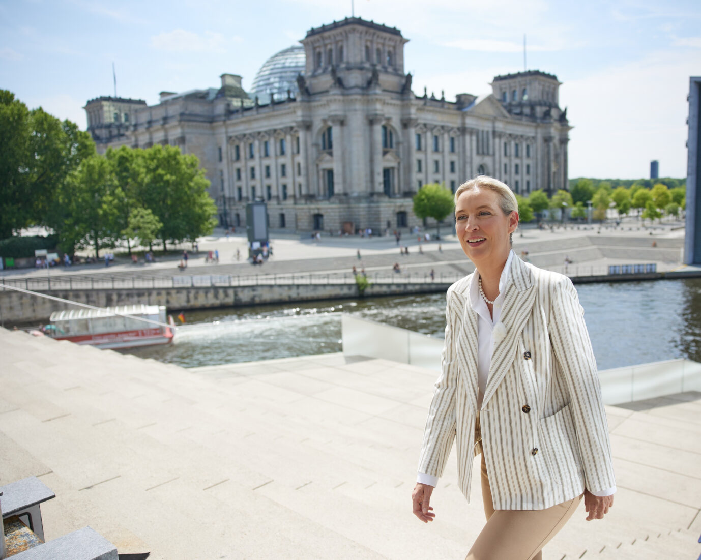 Die Berliner Polizei will klären, warum die Bannmeile um den Reichstag beim Sommerinterview von AfD-Chefin Alice Weidel nicht eingehalten wurde.