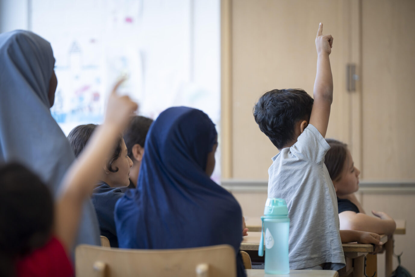 In Österreich kämpfen Moslems gegen ein geplantes Verbot von Kopftüchern bei jungen Mädchen. Die zuständige Ministerin will hart bleiben. Symbolbild: picture alliance / epd-bild | Tim Wegner