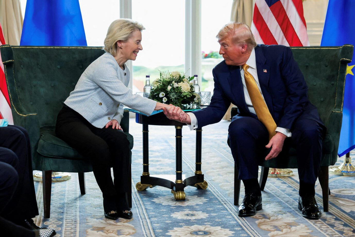 Nun also einigten sie sich doch: EU-Kommissionspräsidentin Ursula von der Leyen (l.) und US-Präsident Donald Trump. Foto: picture alliance / REUTERS | Evelyn Hockstein