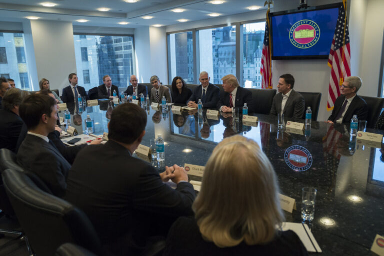 Curtis Yarvis in bester Tradition: US-Präsident Donald Trump umgab sich schon in der ersten Amtszeit mit Tech-Mogulen, also kein Grund zur Sorge (Archivbild).