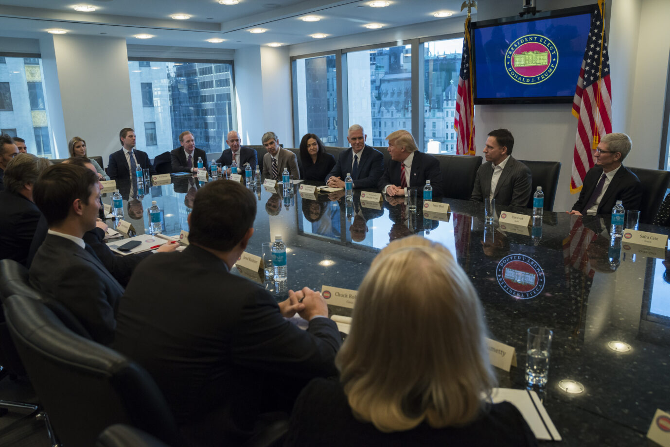 Curtis Yarvis in bester Tradition: US-Präsident Donald Trump umgab sich schon in der ersten Amtszeit mit Tech-Mogulen, also kein Grund zur Sorge (Archivbild).