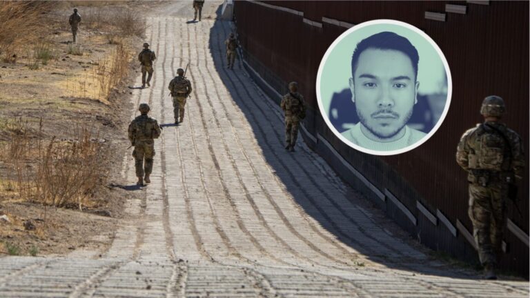 An einem hohen Zaun stehen US-Soldaten und bewachen die Grenze zu Mexiko – von dort attackieren in vergangener Zeit häufig Kartelle mit Drohnen amerikanische Soldaten