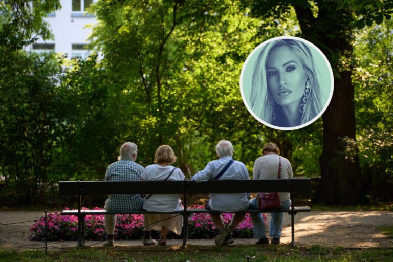 Vier ältere Menschen sitzen auf einer Parkbank im Grünen, im Vordergrund ein Beet mit pinken Blumen. Im Hintergrund dichter Baumbestand mit Sonnenlicht zwischen dem Laub. Oben rechts ist ein kreisförmig eingepasstes Porträtfoto einer jungen Frau mit langen, hellen Haaren zu sehen. Sie blickt ernst in die Kamera. (Die Frau ist JF-Autorin Annabel Schunke.) Den Ruhestand im Park genießen: Wie kann die Rente gerettet werden? Foto: IMAGO / NurPhoto