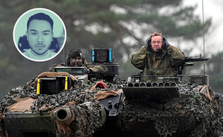 Bundesverteidigungsminister Boris Pistorius (SPD) (r.) bestellt mehr Panzer für die Bundeswehr (Archivbild).