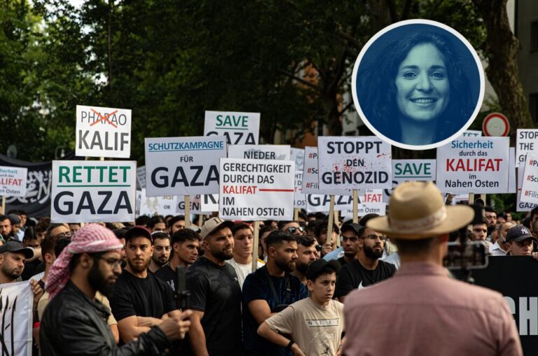 Bei der Demo in Berlin ließen die Islamisten ihre Muskeln spielen.