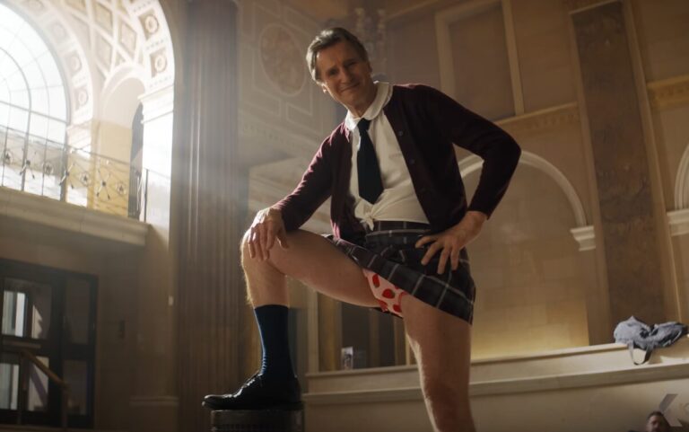 In "Die nackte Kanone" versucht sich Liam Neeson an der Parodie seiner Action-Heldenrollen.
