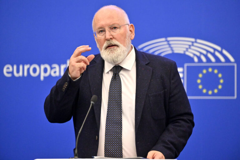 Ex-EU-Kommissar Frans Timmermans, dessen Rolle im NGO-Komplex beleuchtet wird.